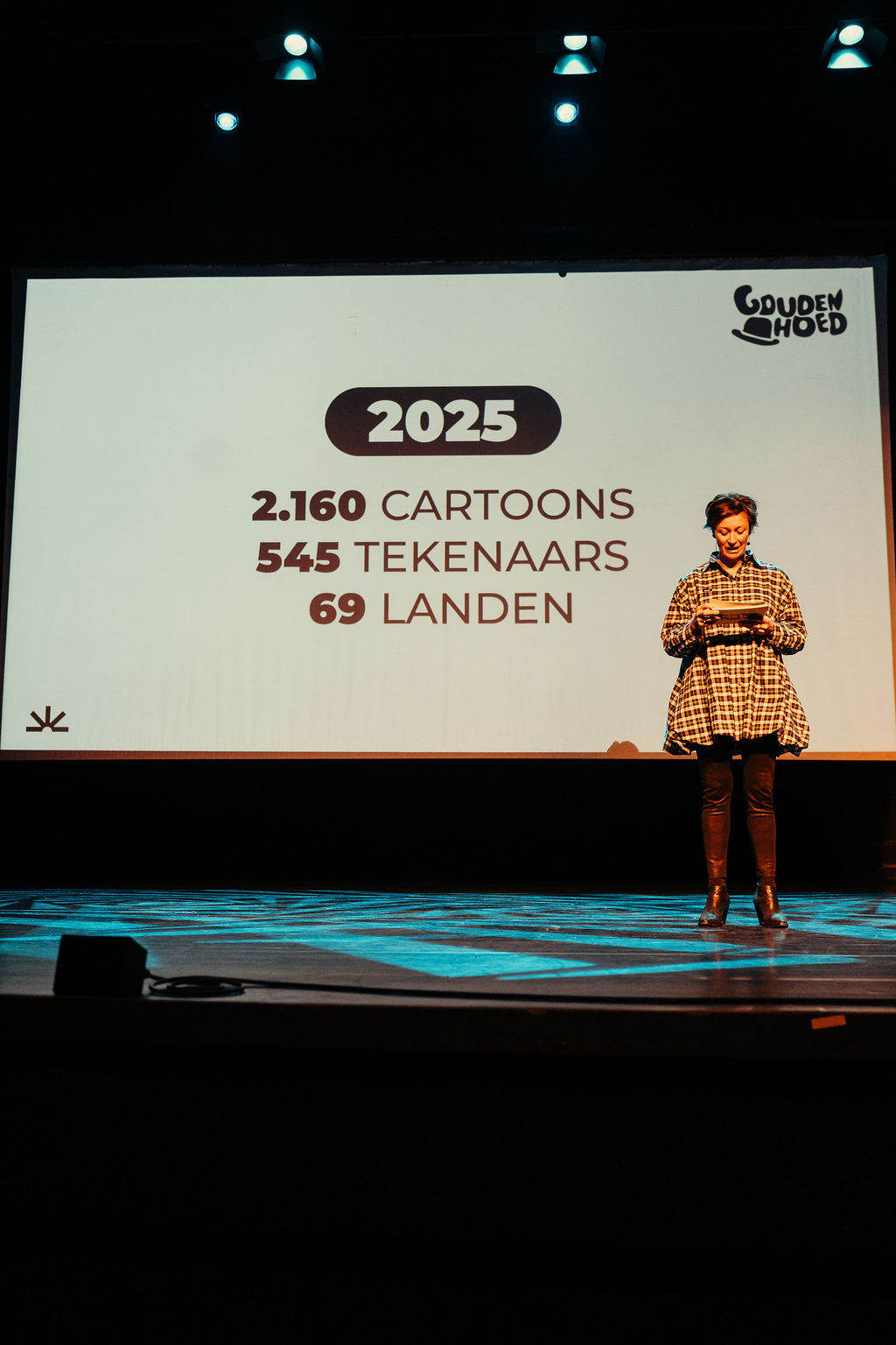 Primer lugar: Concurso de caricaturas Golden Hat, detalle 6 — ilustración de Camdelafu