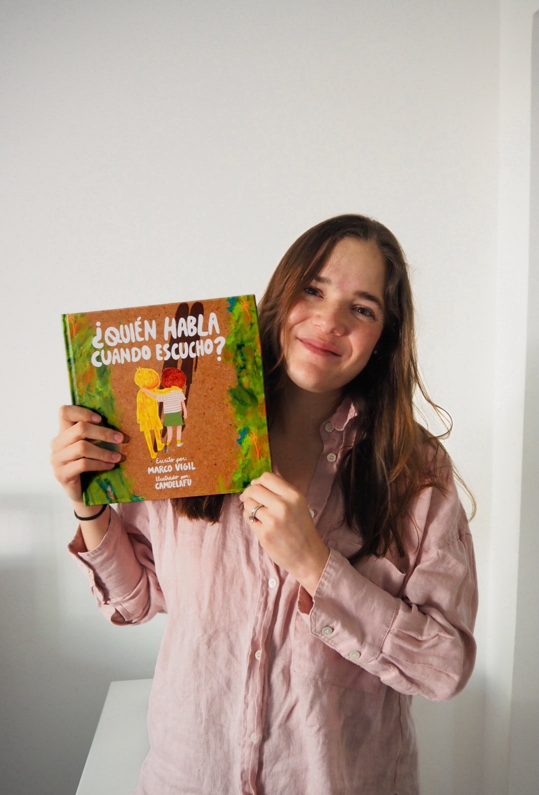 Cuento infantil: ¿Quién habla cuando escucho? — ilustración de Camdelafu