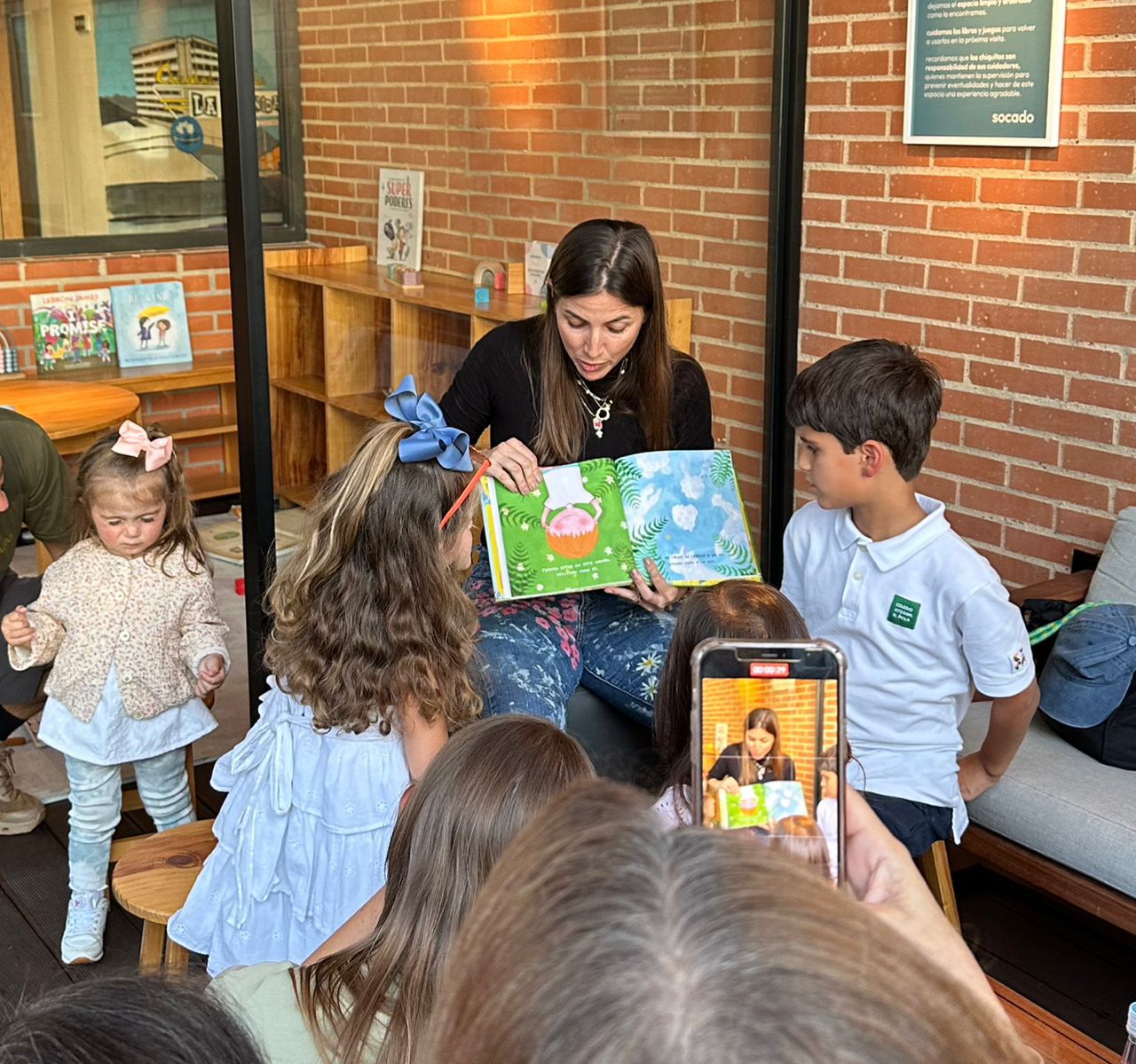 Libro infantil: "El Mundo Al Revés de Francisco Andrés", detalle 3 — ilustración de Camdelafu